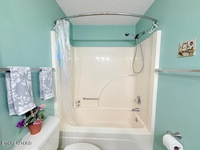 246 St George Drive Crossville, TN 38558 - Photo 14 of 25 a bathroom with a shower and a bathtub