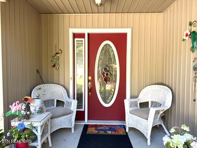 246 St George Drive Crossville, TN 38558 - Photo 2 of 25 a view of sitting area in a room