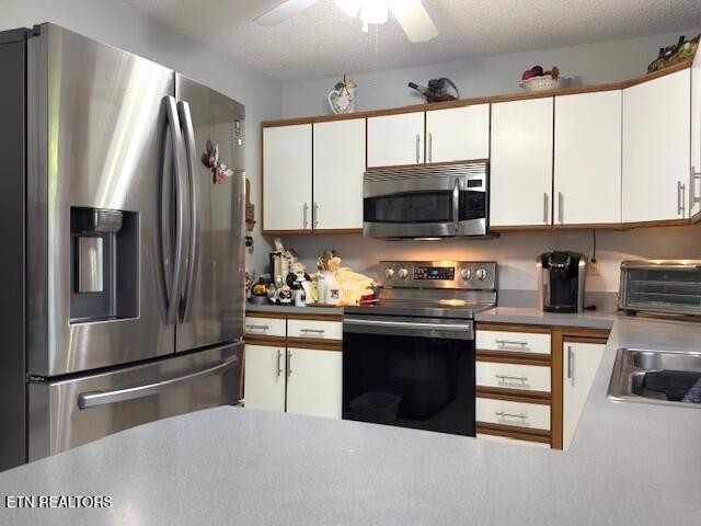 246 St George Drive Crossville, TN 38558 - Photo 8 of 25 a kitchen with stainless steel appliances granite countertop a stove a refrigerator and a microwave