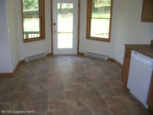 79 Pine Ridge Road East Stroudsburg, PA 18302 - Photo 4 of 7 Dining Area