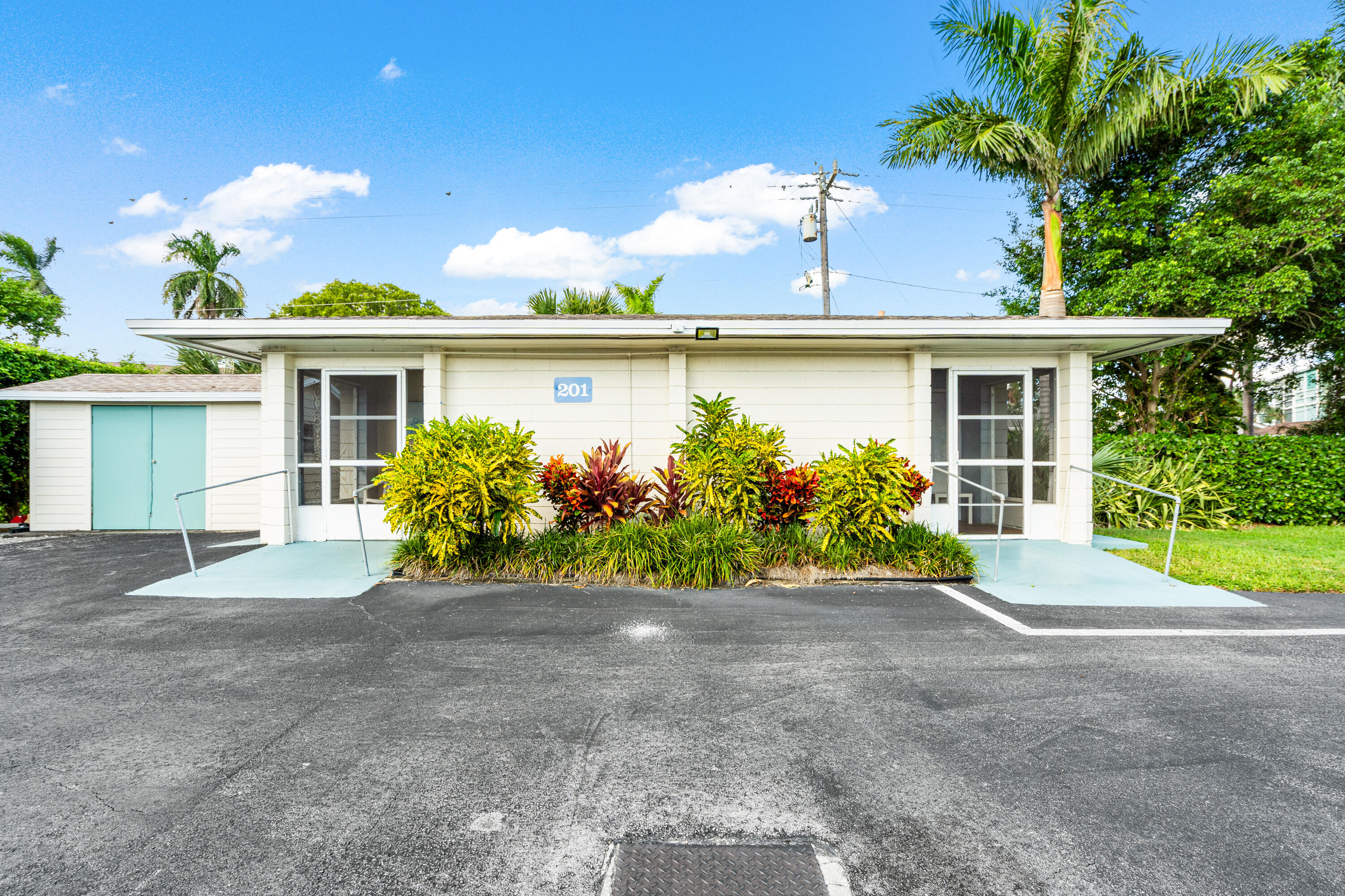 320 Horizon West, Unit 103 Boynton Beach, FL 33435 - Photo 22 of 24 front view of house with potted plant
