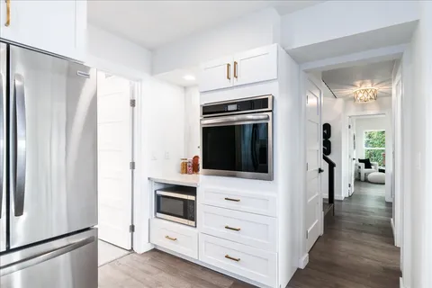 $1,099,000 | 5203 Cueva Drive, Austin, TX 78738