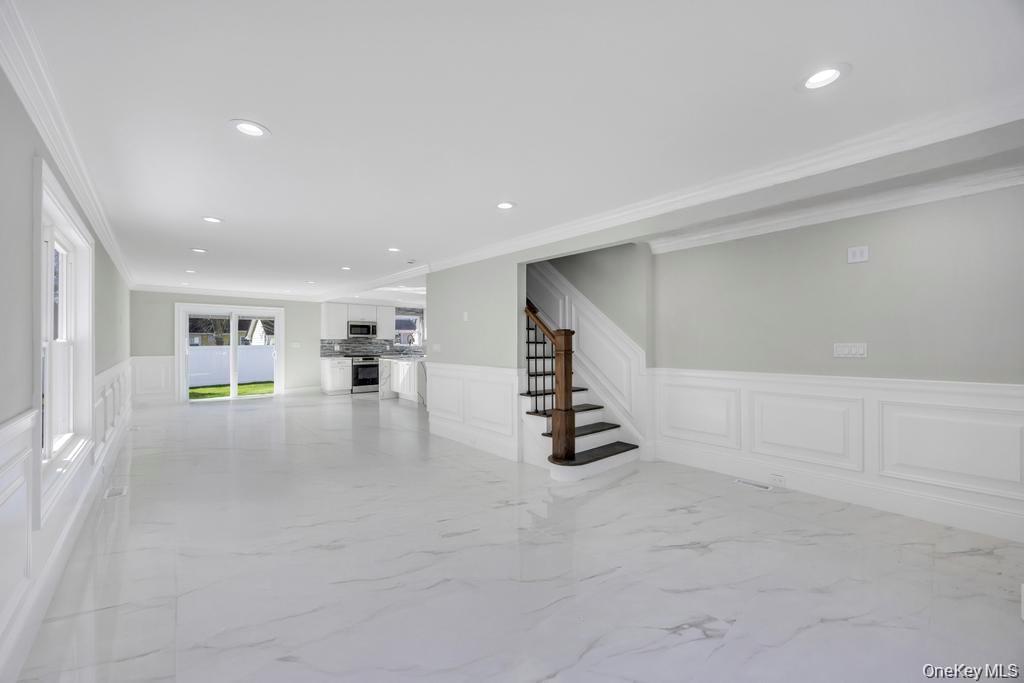 41 Perry Street Hempstead, NY 11550 - Photo 4 of 36