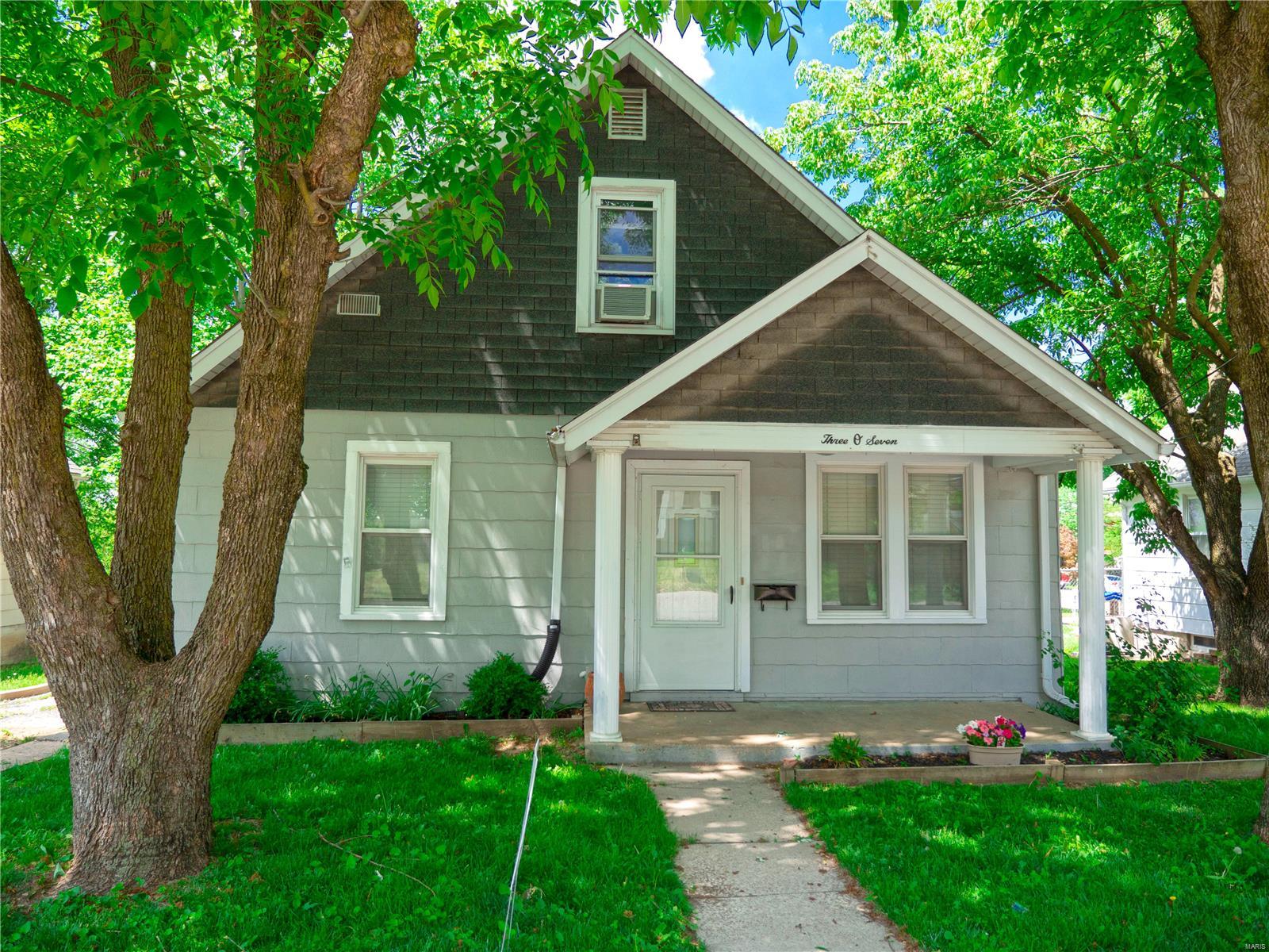 307 Flower Street Waterloo, IL 62298 - Photo 1 of 25