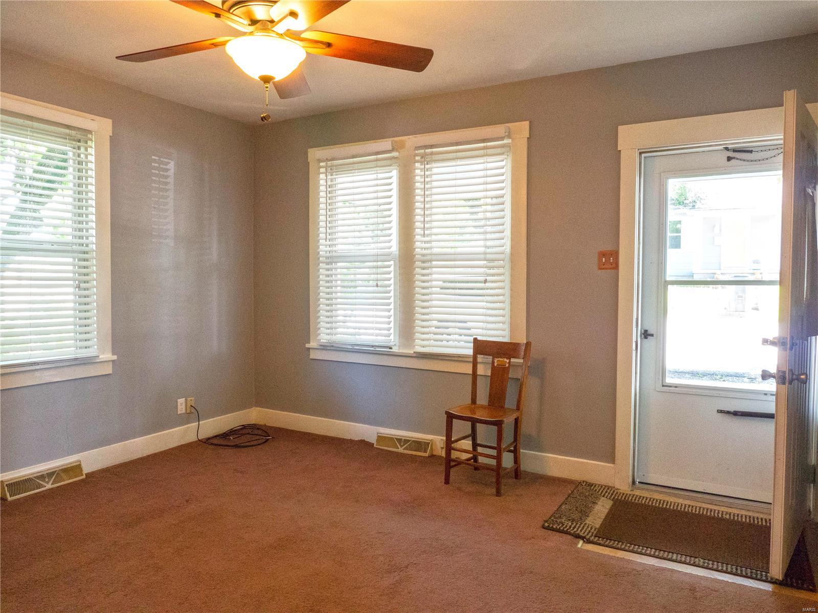 307 Flower Street Waterloo, IL 62298 - Photo 5 of 25