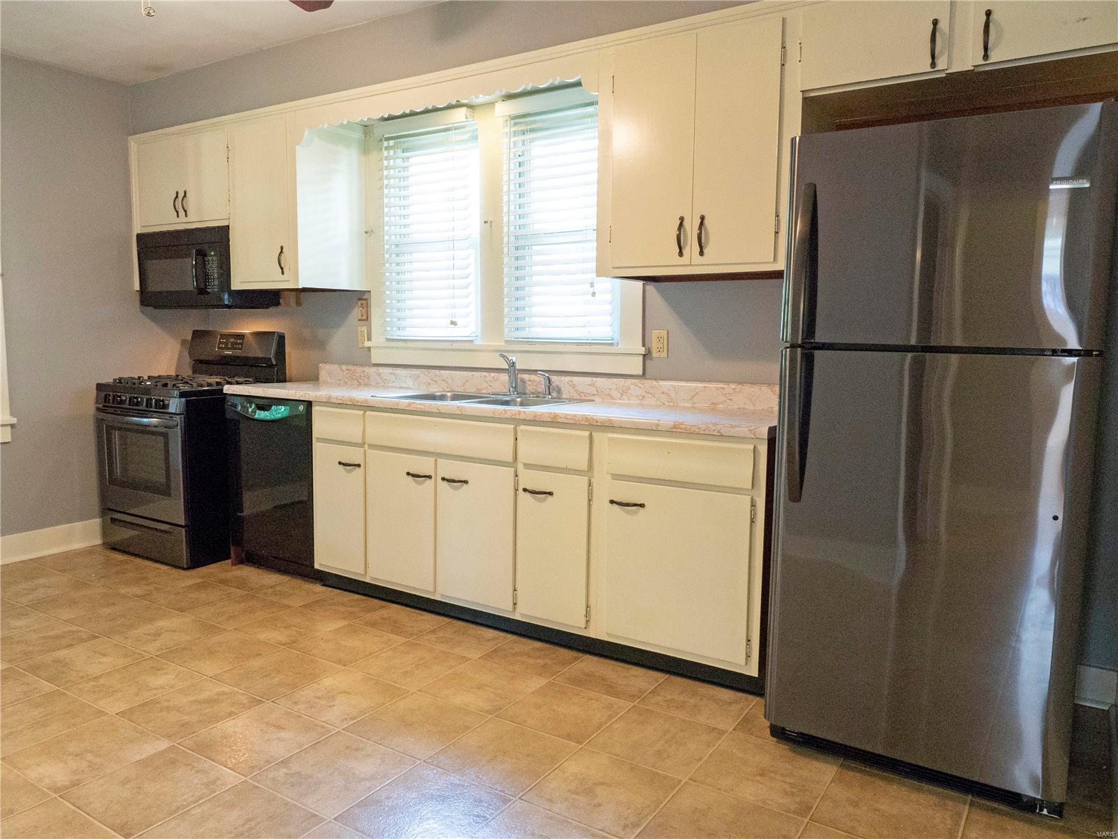 307 Flower Street Waterloo, IL 62298 - Photo 9 of 25