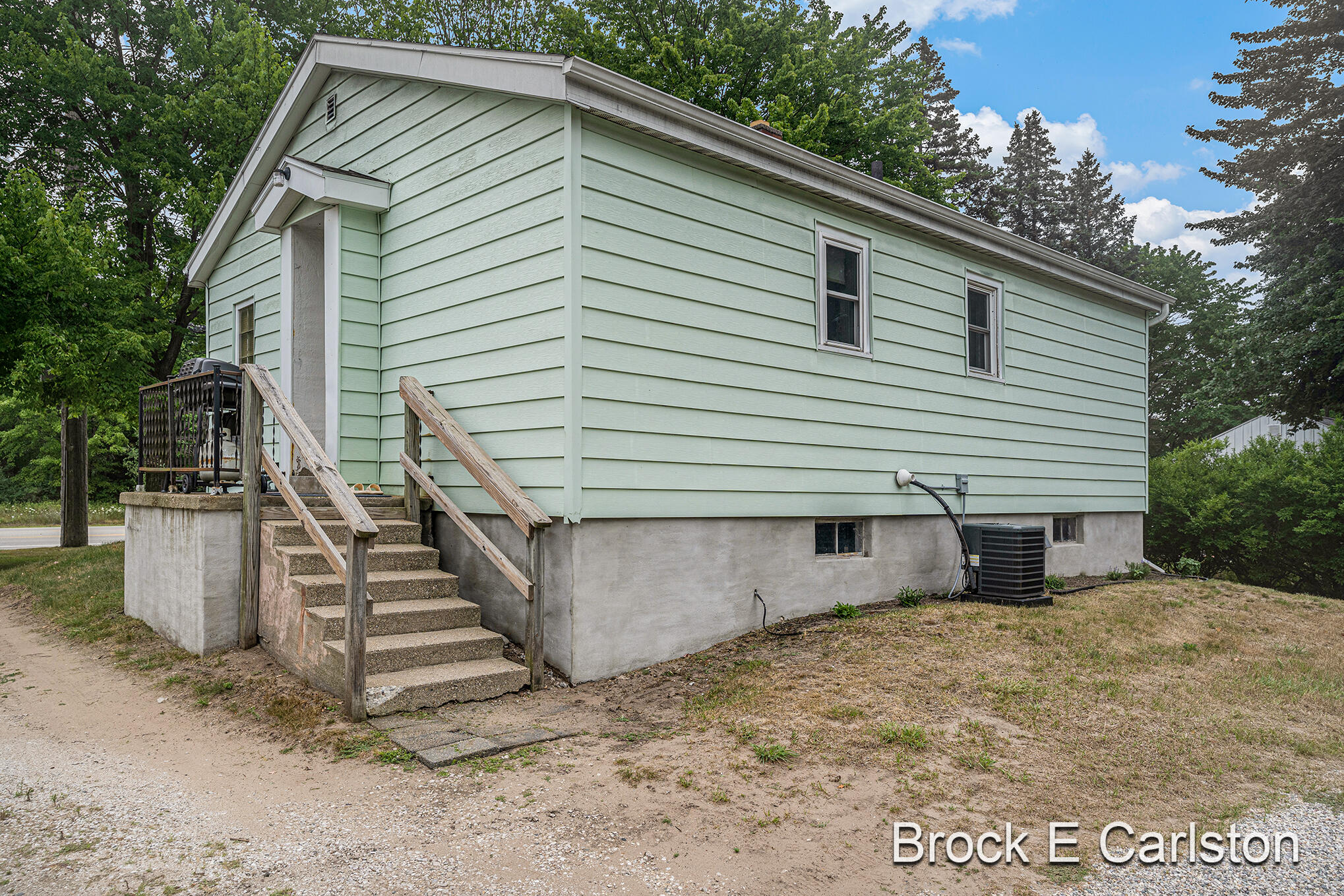 6289 Grand Haven Road Muskegon, MI 49441 - Photo 4 of 28 DSC01635