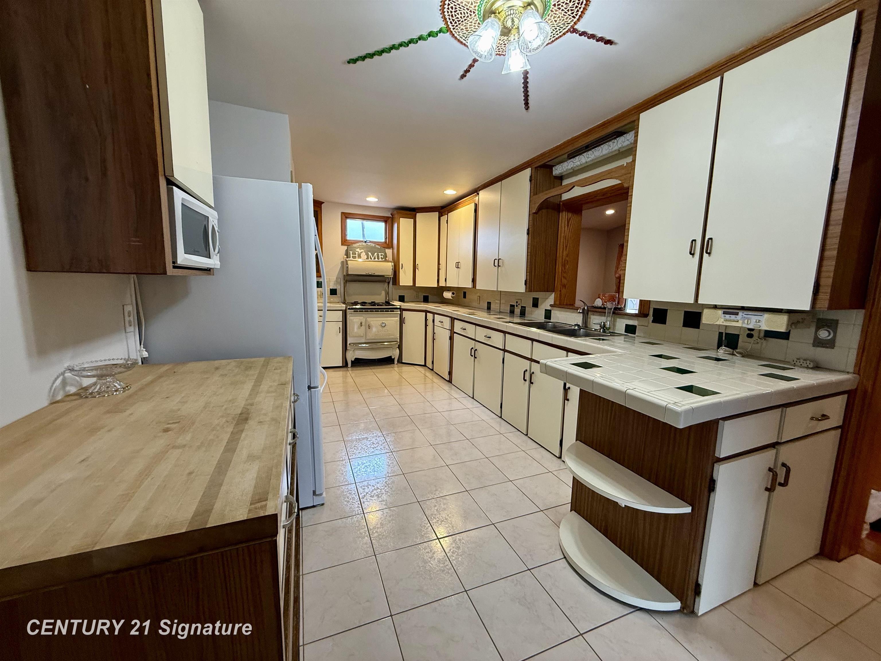 3705 North Beyer Road Saginaw, MI 48601 - Photo 6 of 20