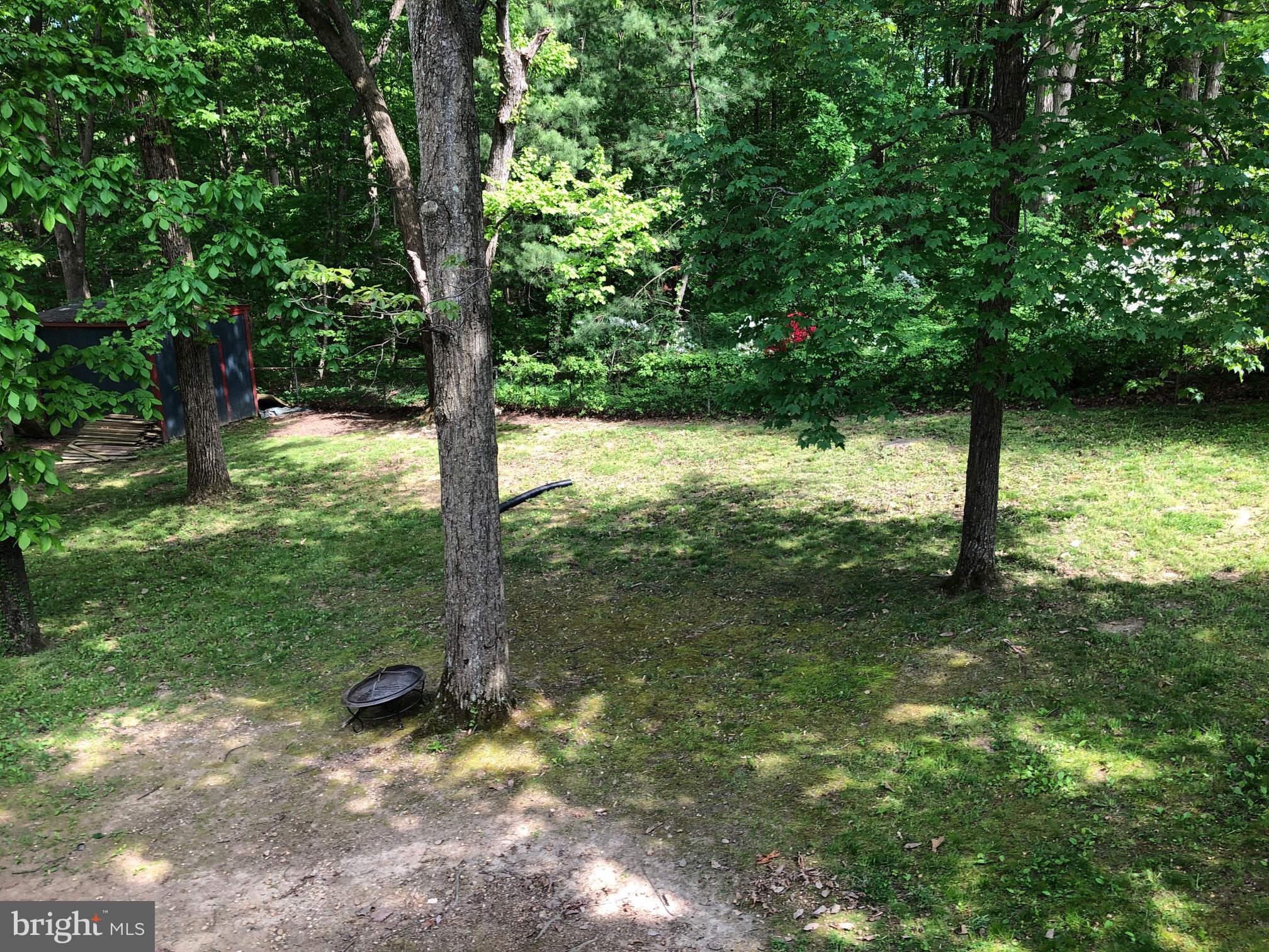 13229 Sturbridge Road Woodbridge, VA 22192 - Photo 17 of 27 Fantastic yard