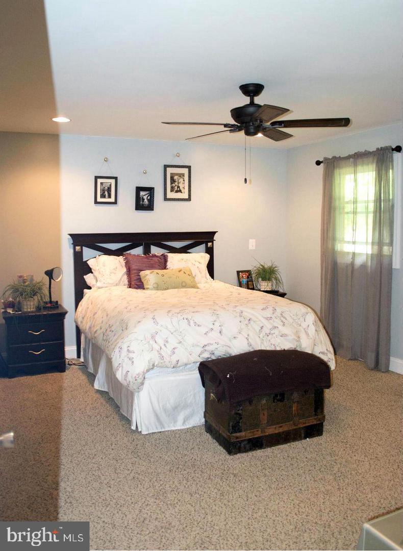 13229 Sturbridge Road Woodbridge, VA 22192 - Photo 3 of 27 Generous Room Sizes