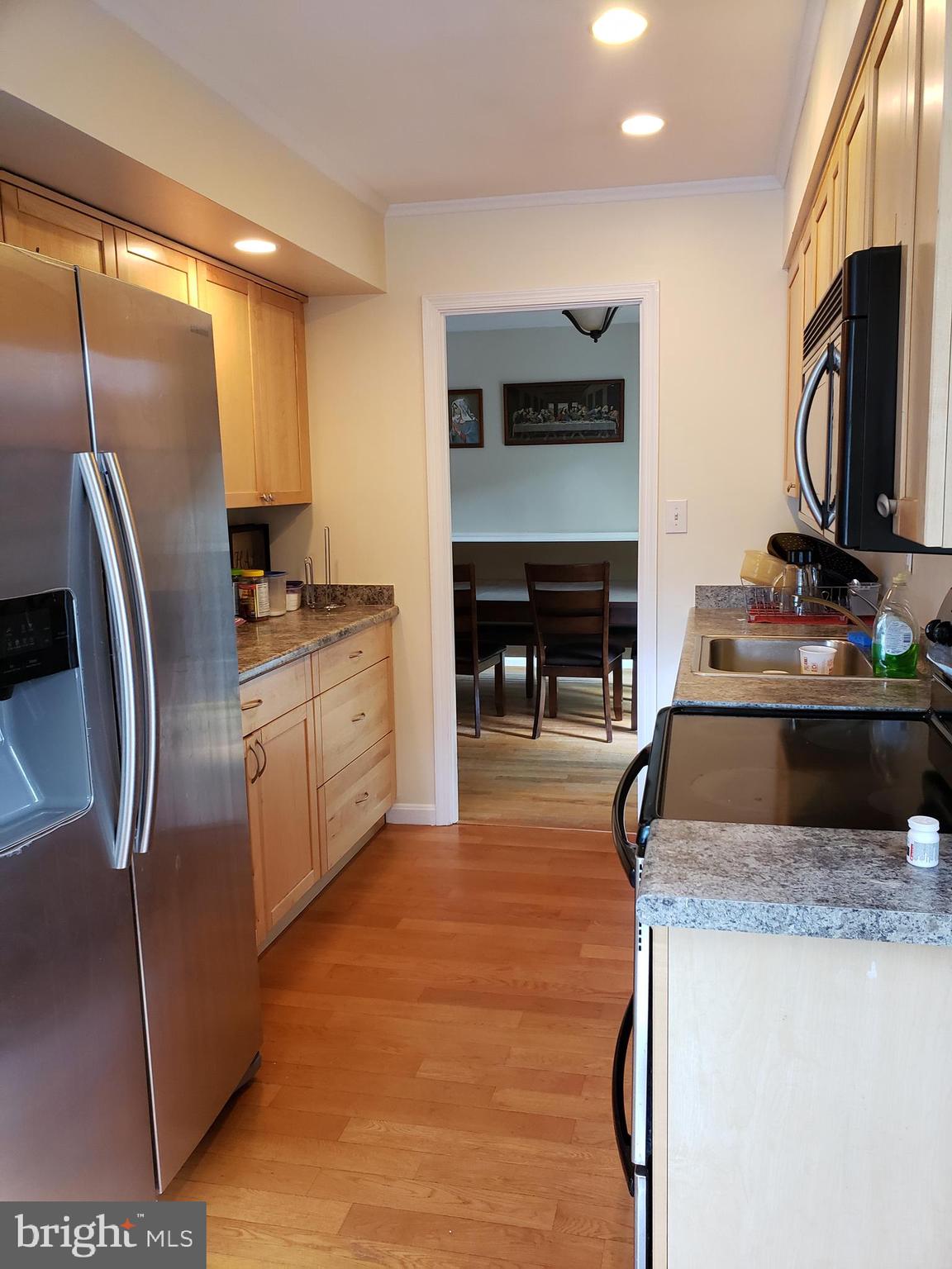 13229 Sturbridge Road Woodbridge, VA 22192 - Photo 23 of 27 Updated Kitchen w Stainless Appliances