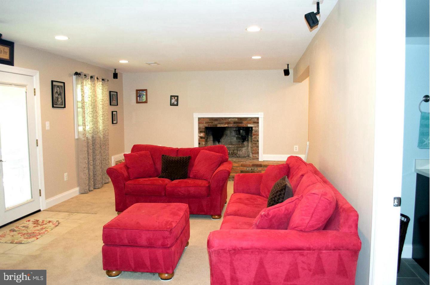 13229 Sturbridge Road Woodbridge, VA 22192 - Photo 8 of 27 Fantastic Sun Lit Lower Level