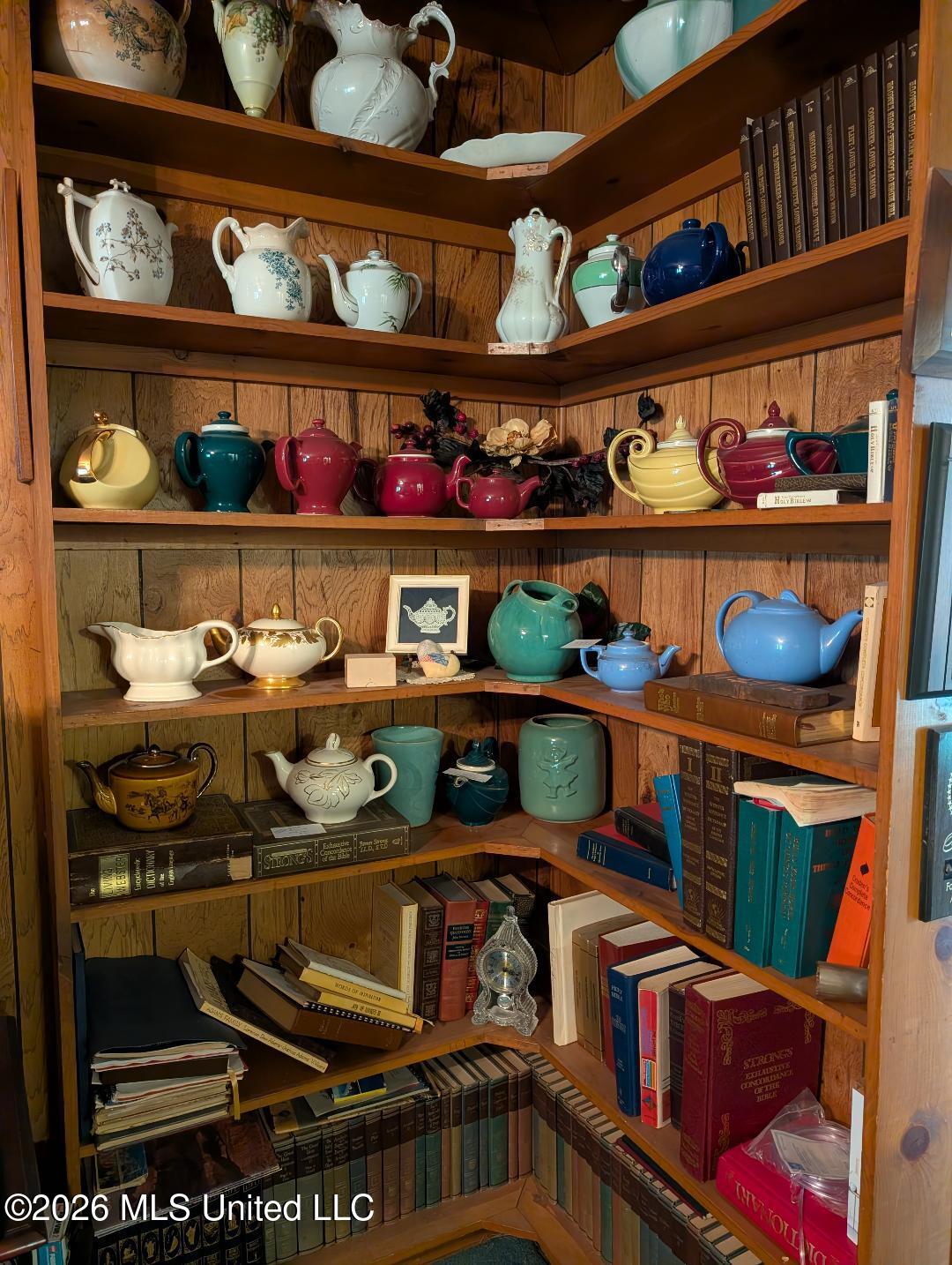 5656 Coleman Road Olive Branch, MS 38654 - Photo 31 of 42 Gorgeous, beautiful built-in shelves