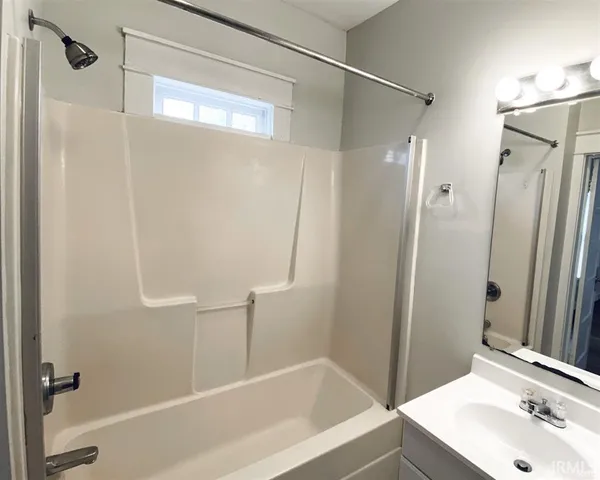 $1,650 | 214 East 11th Street, Bloomington, IN 47408