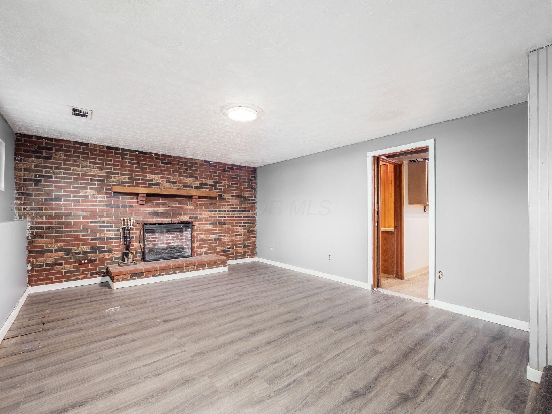 3622 Alpena Road Columbus, OH 43232 - Photo 15 of 35 Electric Fireplace Insert.