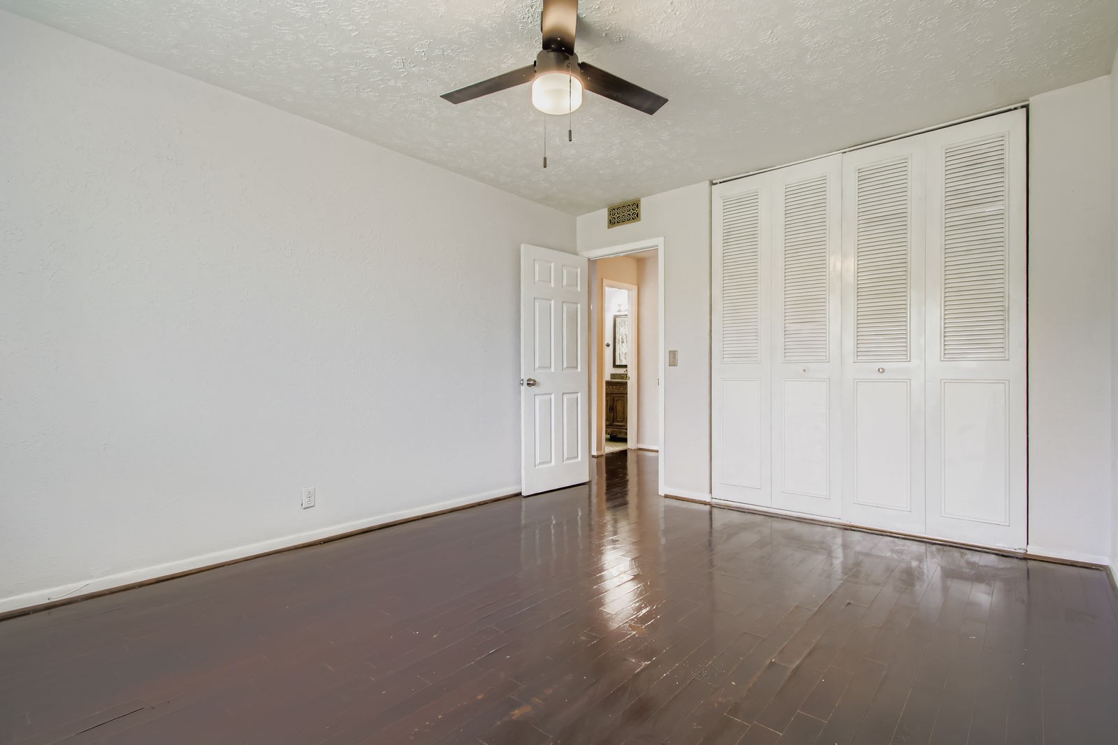 810 Bellevue Road, Unit 120 Nashville, TN 37221 - Photo 17 of 33 a view of an empty room with a window