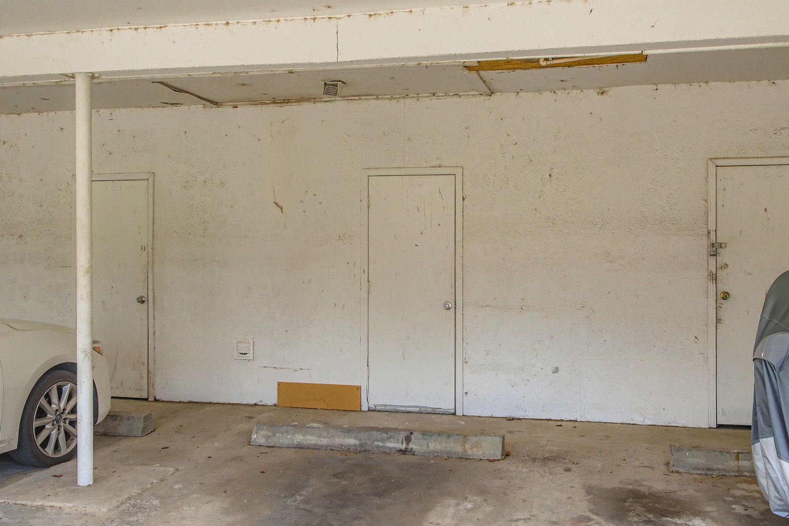 810 Bellevue Road, Unit 120 Nashville, TN 37221 - Photo 24 of 33 a view of a garage