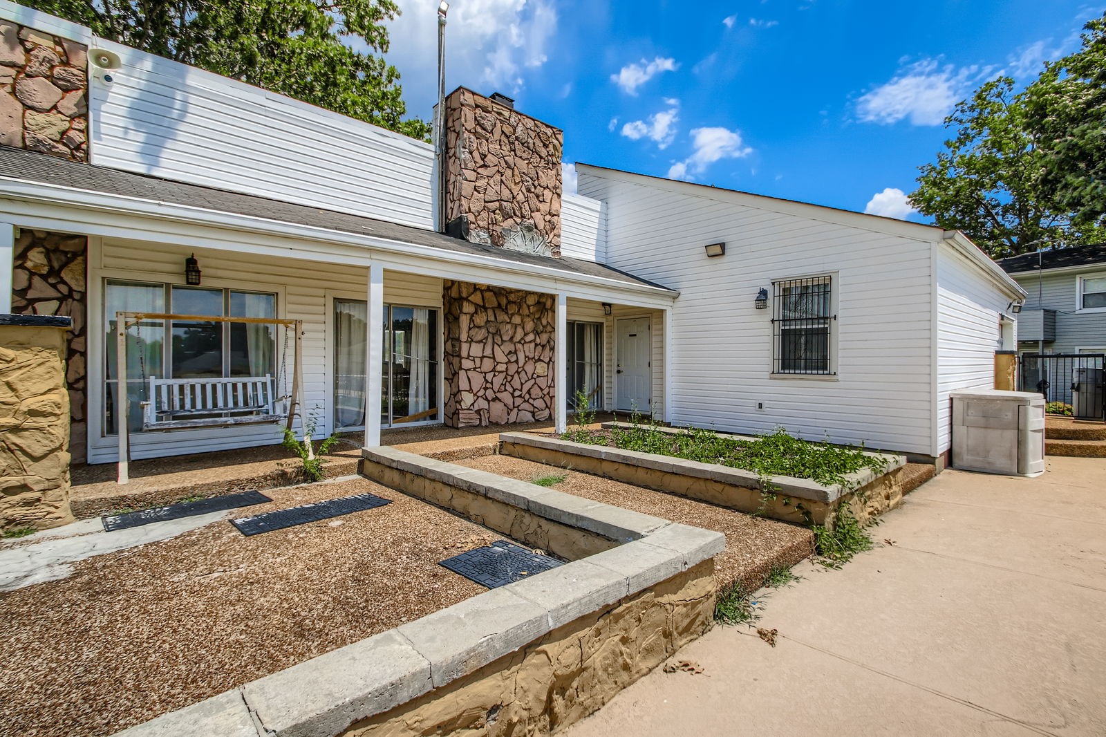 810 Bellevue Road, Unit 120 Nashville, TN 37221 - Photo 27 of 33 a front view of a house with garden