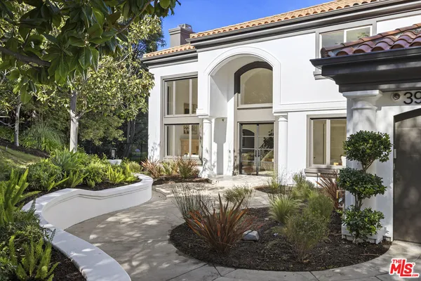 a view of a house with outdoor space