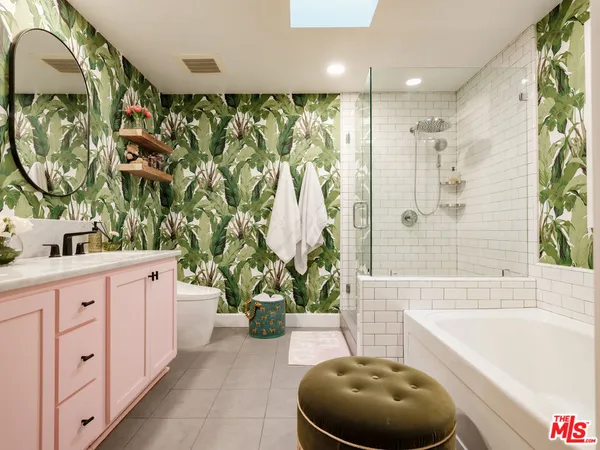 $6,000 | 10648 Woodbridge Street, Unit 306, Toluca Lake, CA 91602