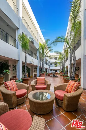 $6,000 | 10648 Woodbridge Street, Unit 306, Toluca Lake, CA 91602