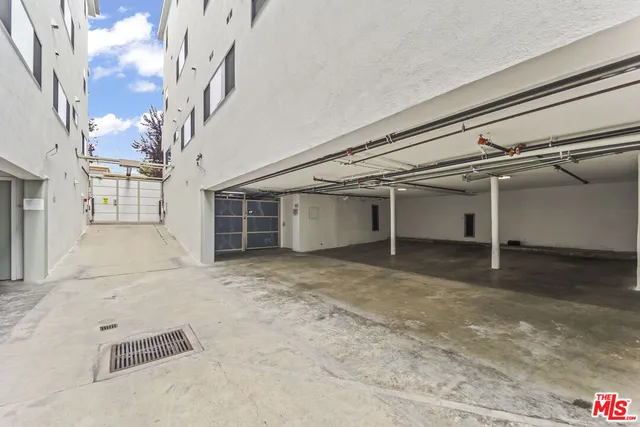 $5,150 | 1254 9th Street, Unit C, Santa Monica, CA 90401