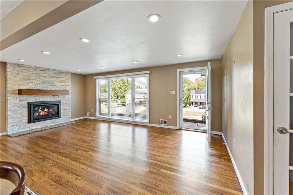 210 East Harbison Road Pittsburgh, PA 15205 - Photo 4 of 39