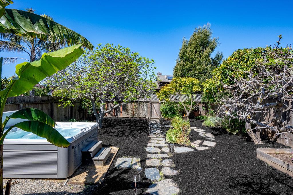 1220 Peralta Avenue Berkeley, CA 94706 - Photo 14 of 15 a backyard of a house with lots of green space