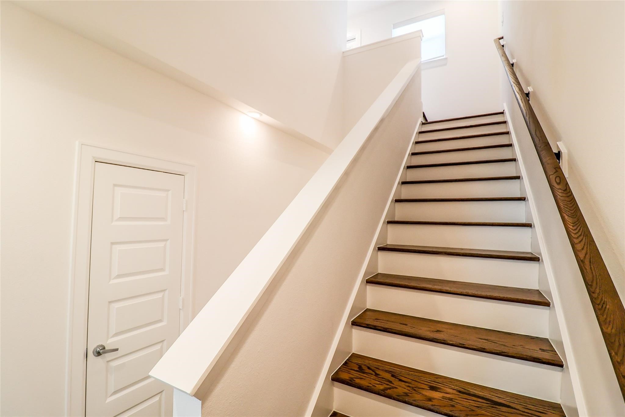 2745 Clinton Drive Houston, TX 77020 - Photo 23 of 32 a view of entryway