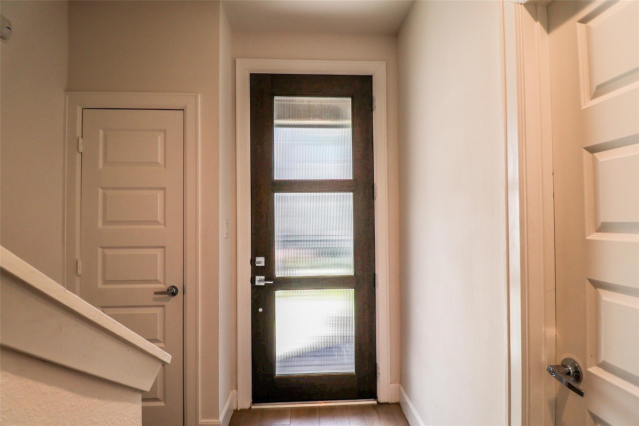 2745 Clinton Drive Houston, TX 77020 - Photo 4 of 32 a view of front door