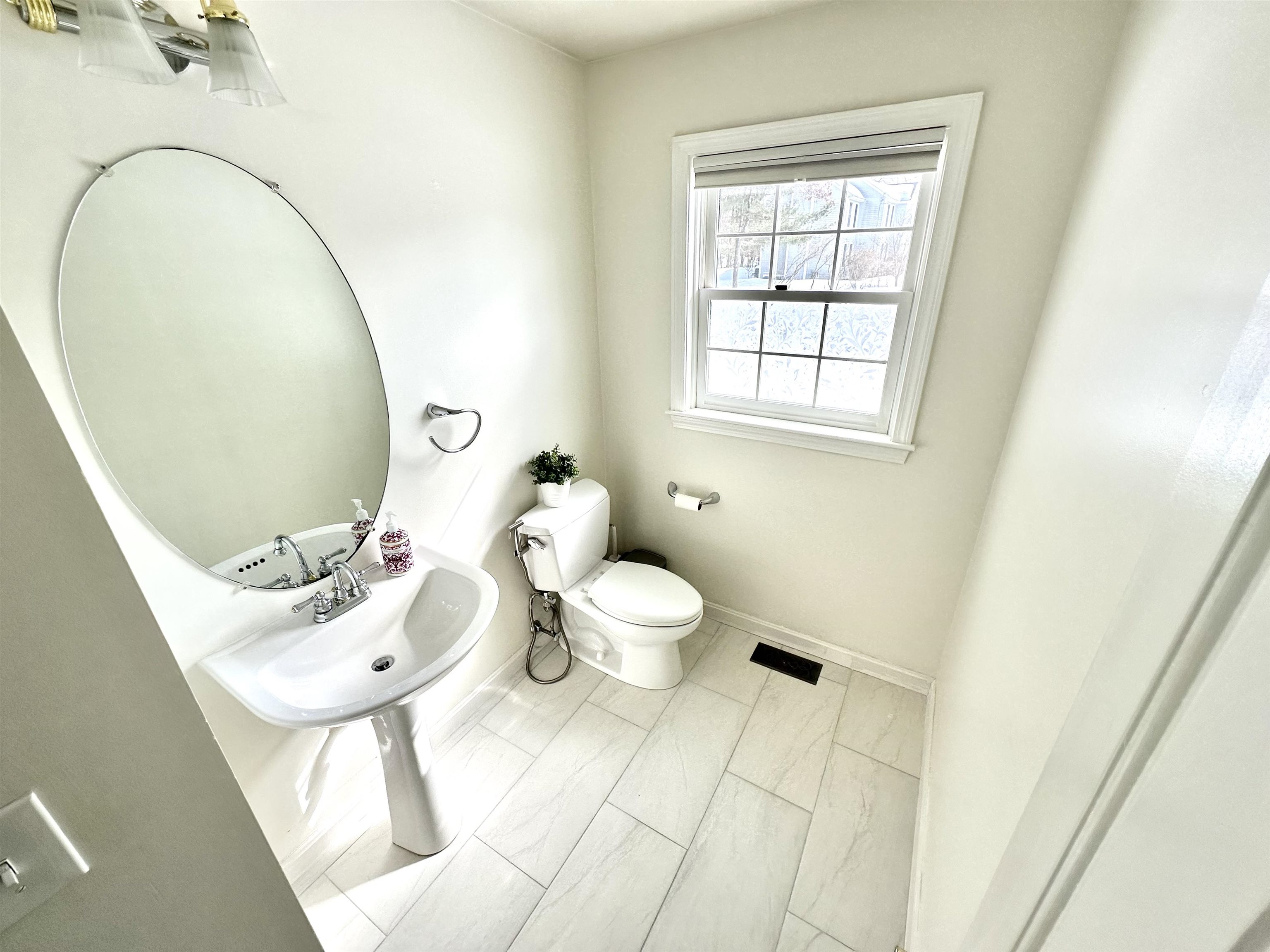 141 Ridge Road Nashua, NH 03062 - Photo 11 of 22 Gallery Image 11
