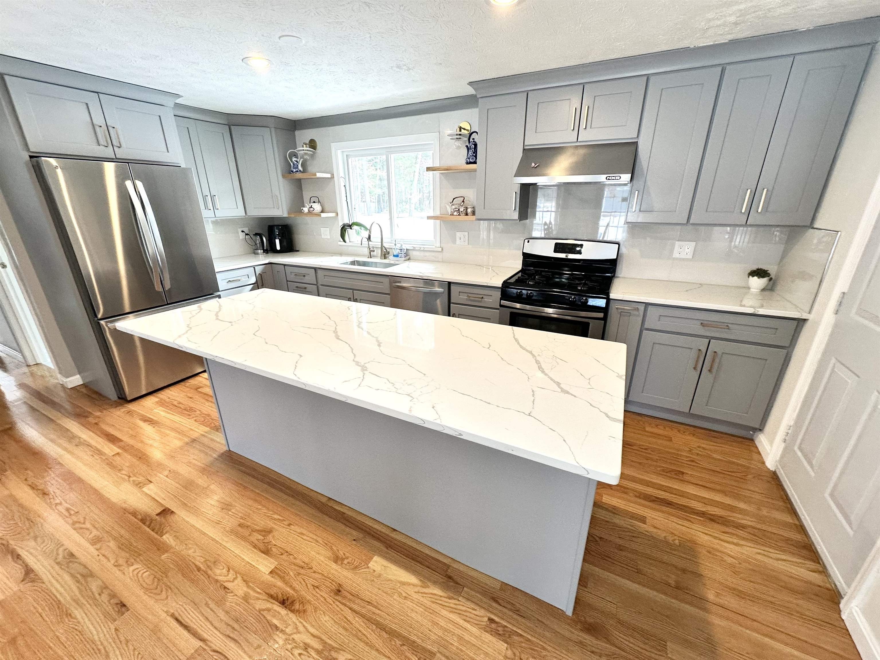 141 Ridge Road Nashua, NH 03062 - Photo 6 of 22 Gallery Image 6