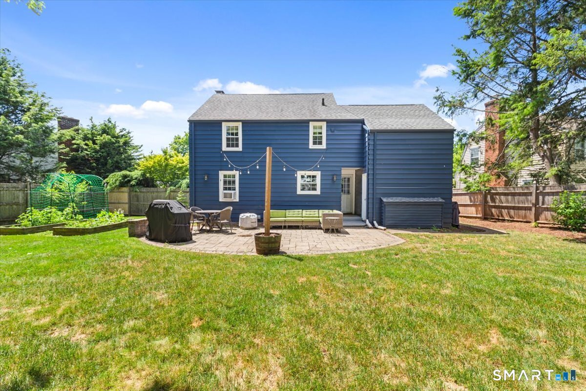 42 Gifford Road West Hartford, CT 06119 - Photo 5 of 28