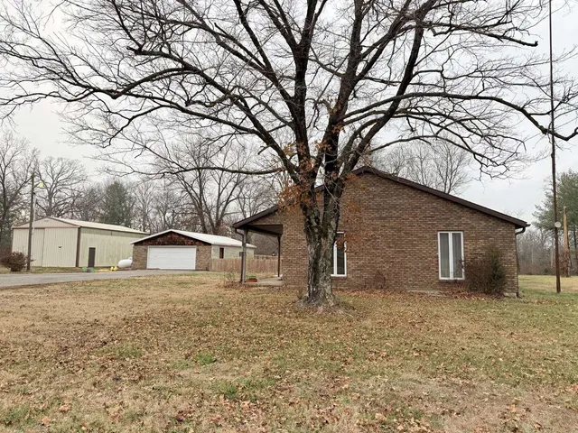 $169,000 | 2407 Selmaville Road, Salem, IL 62881