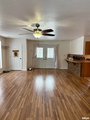 $169,000 | 2407 Selmaville Road, Salem, IL 62881