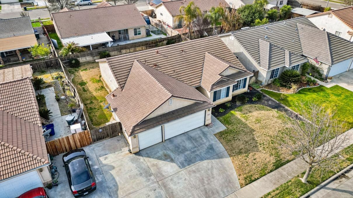 1435 Summerwind Drive Lemoore, CA 93245 - Photo 28 of 32 a view of deck and patio
