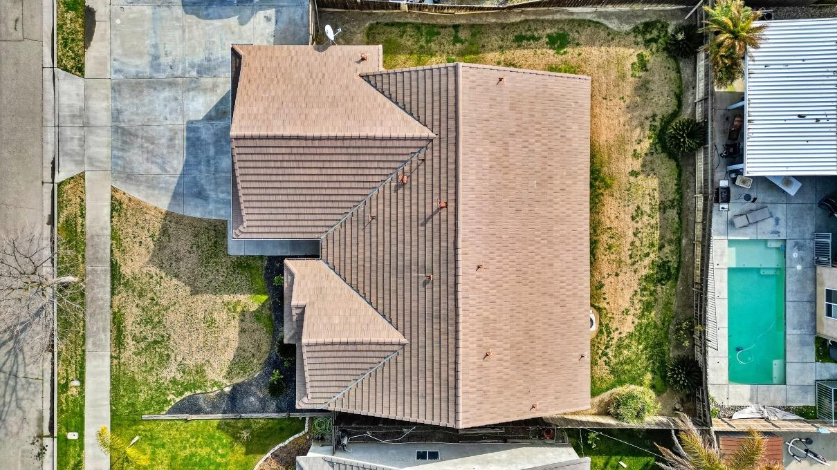 1435 Summerwind Drive Lemoore, CA 93245 - Photo 31 of 32 a view of a balcony with furniture