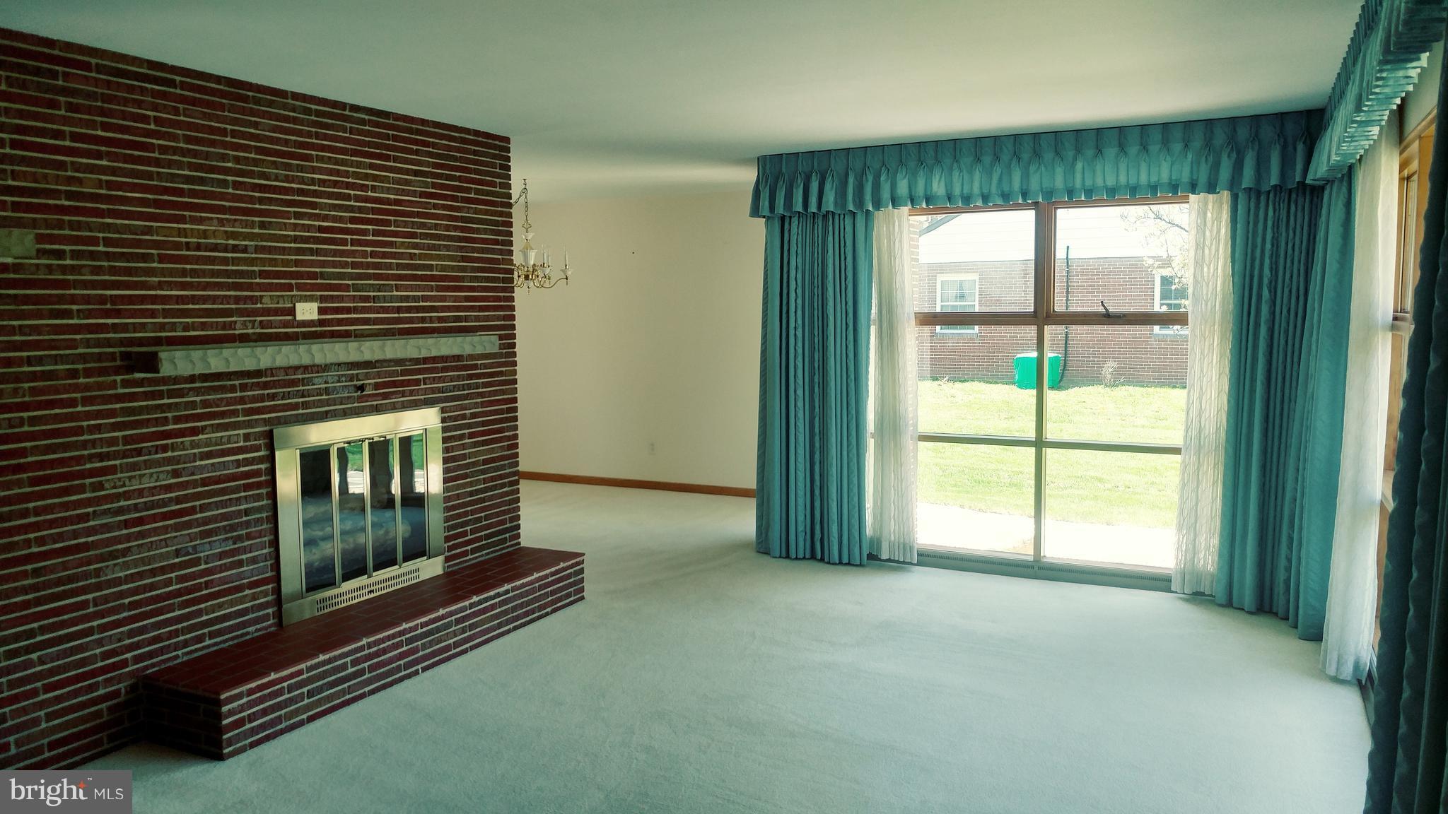 1229 Braddock Road Lavale, MD 21502 - Photo 5 of 19 Great gas fireplace!