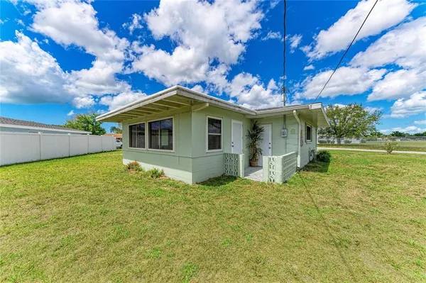 $329,900 | 2811 33rd Avenue West, Bradenton, FL 34205
