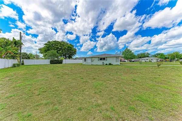 $329,900 | 2811 33rd Avenue West, Bradenton, FL 34205