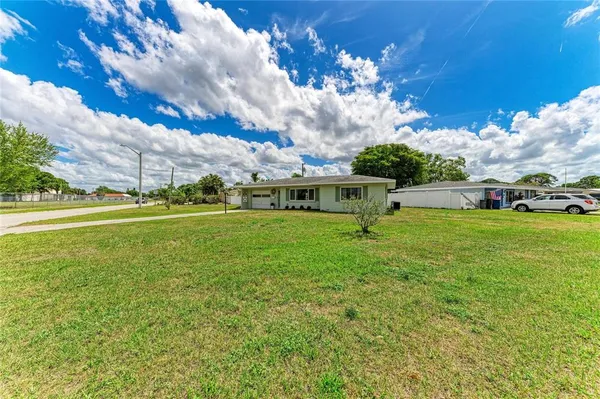 $329,900 | 2811 33rd Avenue West, Bradenton, FL 34205
