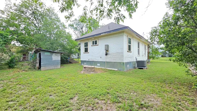 a house view with a outdoor space