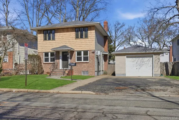 $3,900 | 35 Yennicock Avenue, Port Washington, NY 11050