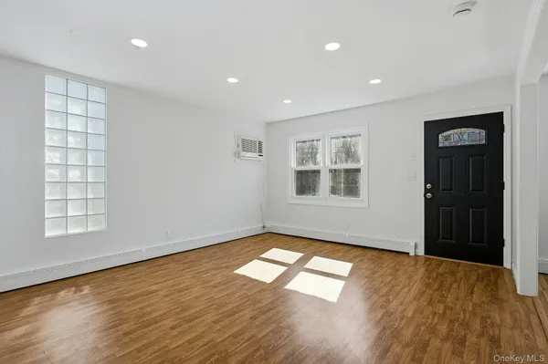 $3,900 | 35 Yennicock Avenue, Port Washington, NY 11050