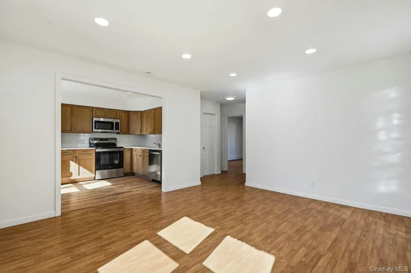 $3,900 | 35 Yennicock Avenue, Port Washington, NY 11050