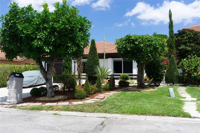 a view of a house with backyard and sitting area