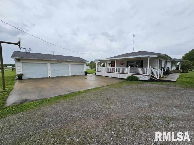 16485 East Robin Road Mount Vernon, IL 62864 - Photo 14 of 51 a view of a house with a yard and sitting area