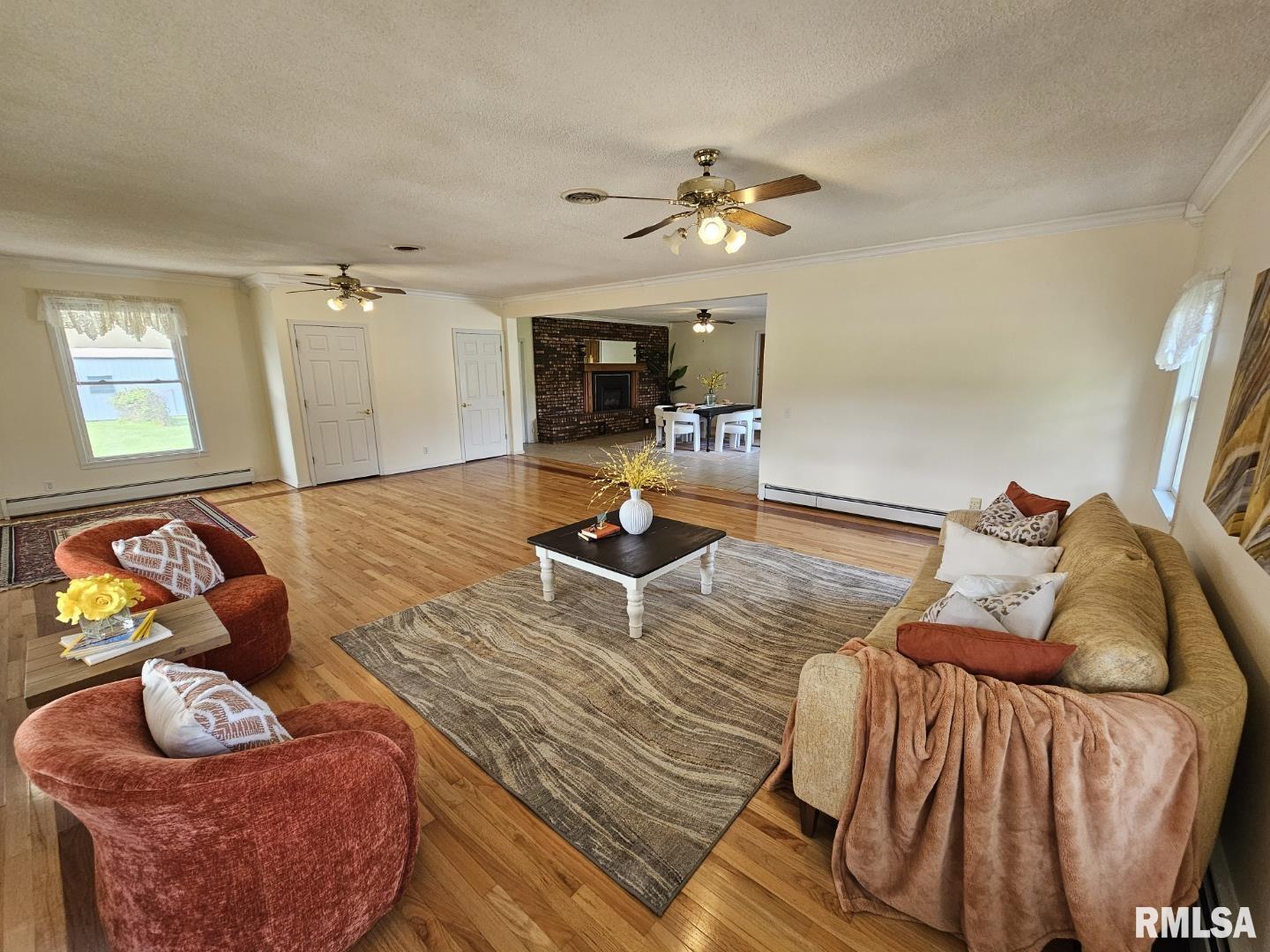 16485 East Robin Road Mount Vernon, IL 62864 - Photo 23 of 51 a living room with furniture