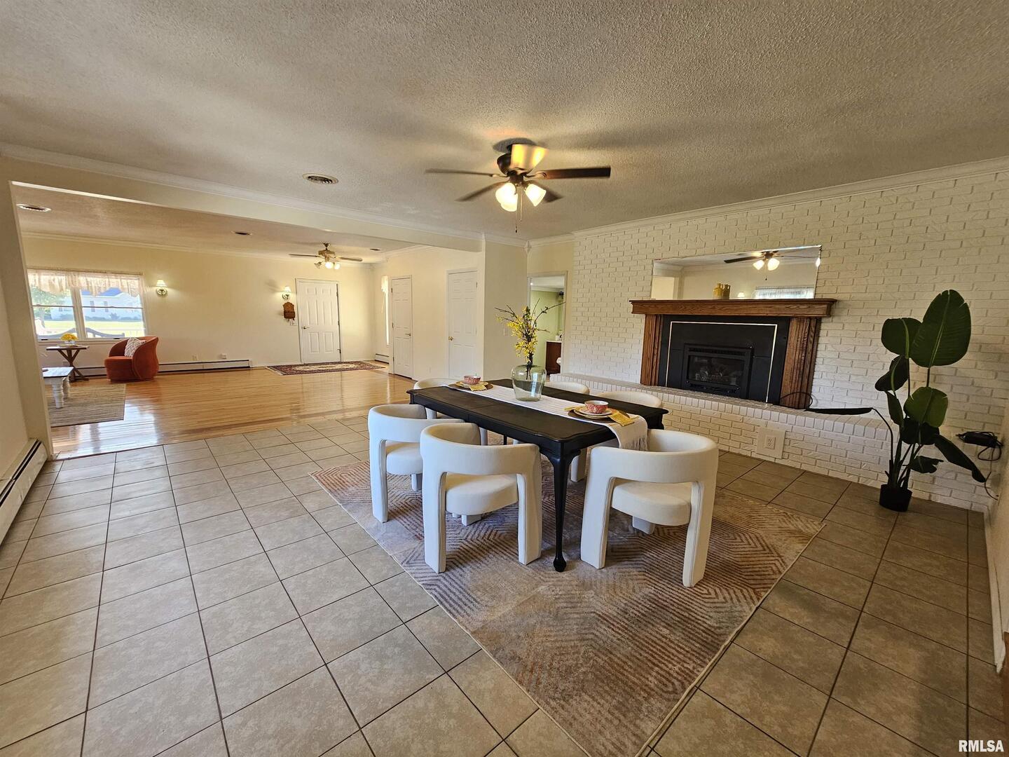 16485 East Robin Road Mount Vernon, IL 62864 - Photo 26 of 51 a view of a livingroom with furniture and a ceiling fan