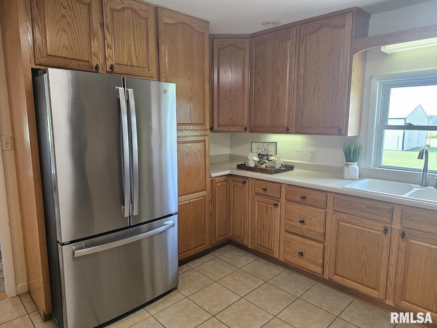 16485 East Robin Road Mount Vernon, IL 62864 - Photo 30 of 51 a kitchen with stainless steel appliances granite countertop a refrigerator sink and cabinets